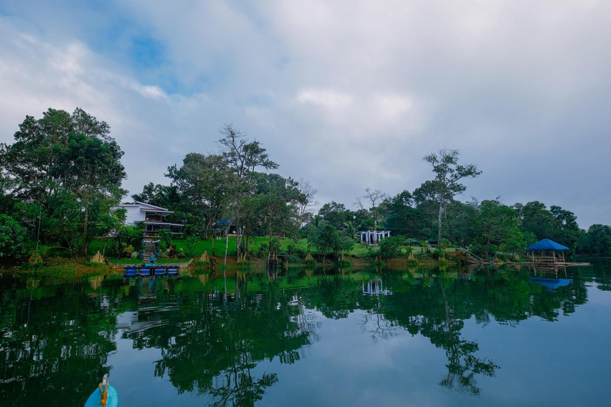 Almost Heaven Lake Resort By Cocotel Cavinti Екстер'єр фото